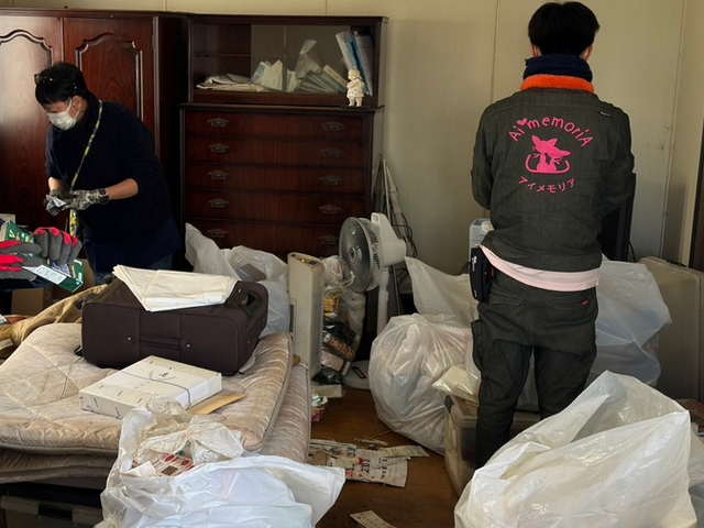 お片付けのプロ!アイメモリア:ゴミ屋敷の作業中