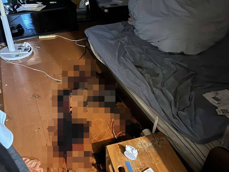 体液や血液の除去作業